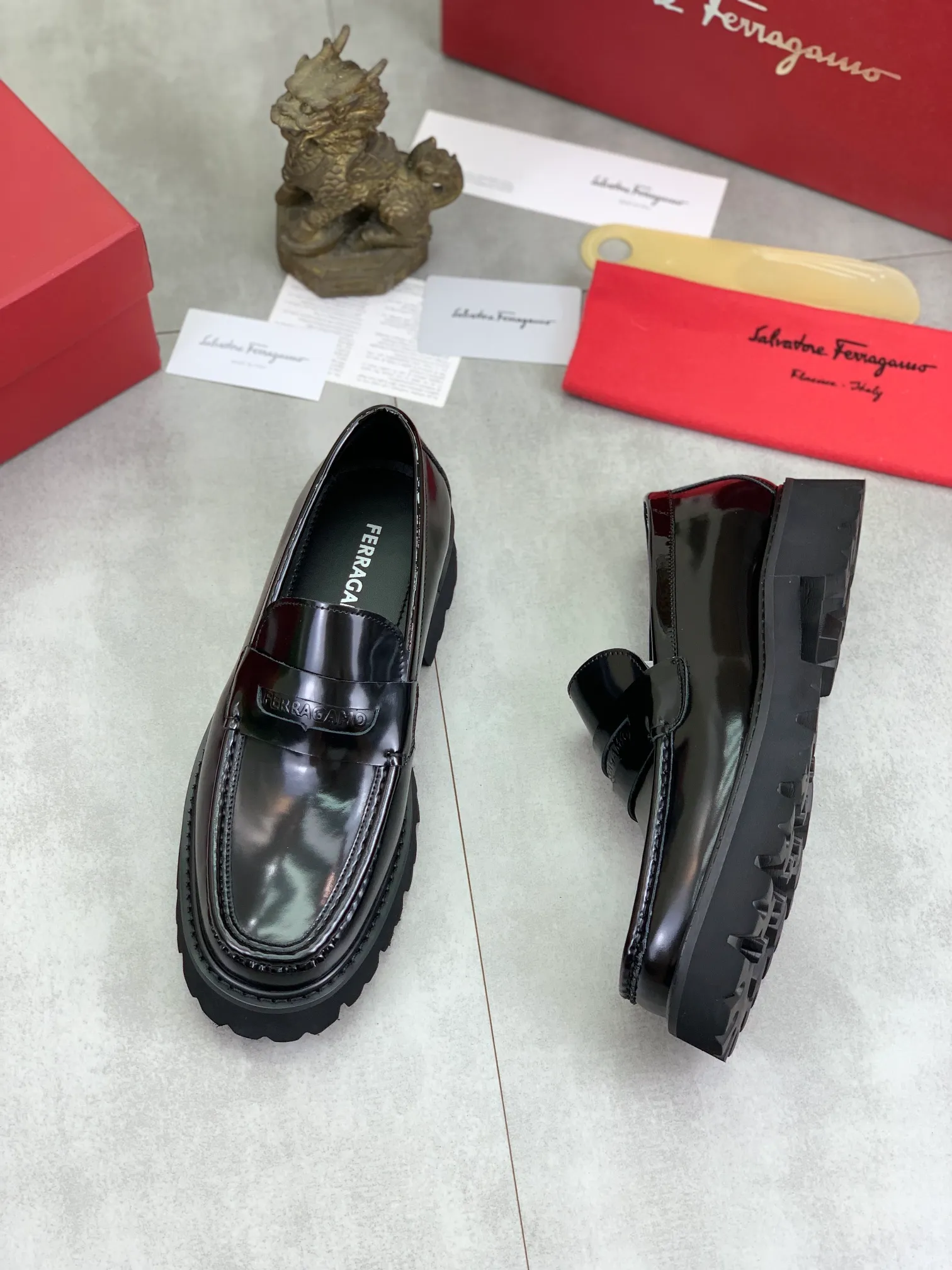 Men's Men's Shoes 💰P460💰[New Style] Water-dyed Niuli 🆘[Salvatore Ferragamo] Ferragamo's latest casual business leather shoes for men! Available at counters simultaneously! The fabric is made of specially imported original calfskin, the lining is made of imported water-dyed cowhide, and the original lightweight foam outsole is absolutely luxurious and leads the fashion trend. Matching code: 38-45; 3️⃣ colors available